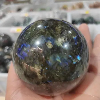 Gamtos Labradoras crystal ball, su skirtingais šviesos, paviršius gamina įvairių puikių spalvų
